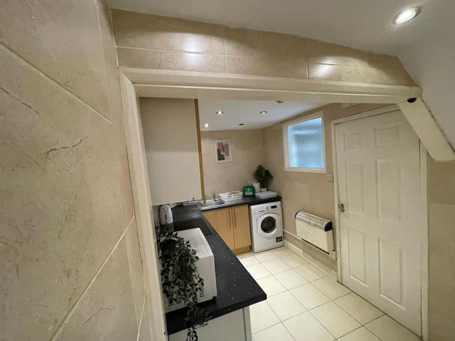 Stylish Cosy Studio Apartment Грейвсенд Экстерьер фото
