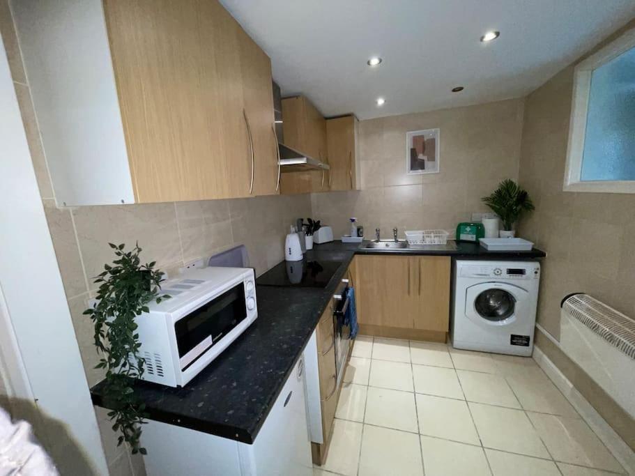 Stylish Cosy Studio Apartment Грейвсенд Экстерьер фото