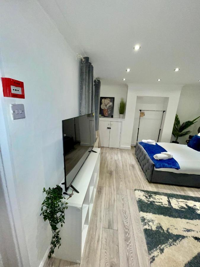 Stylish Cosy Studio Apartment Грейвсенд Экстерьер фото