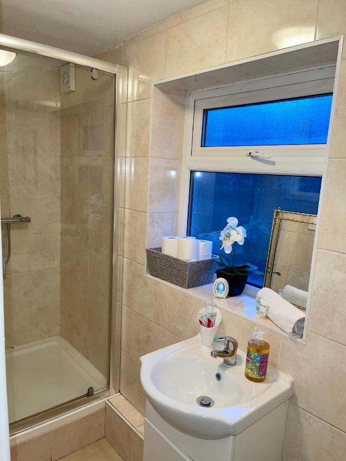 Stylish Cosy Studio Apartment Грейвсенд Экстерьер фото
